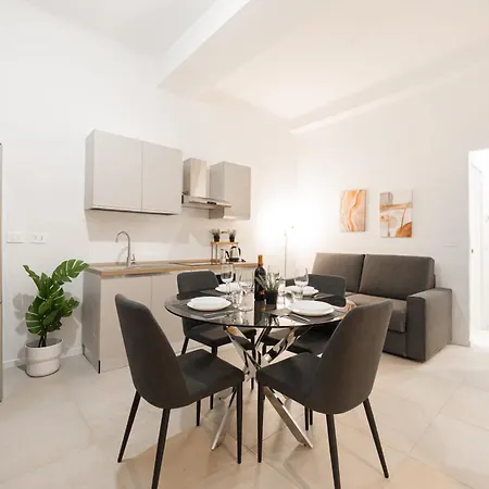 Sassicaia Apartment, Historic Heart Of *